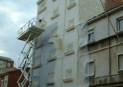 Aislamiento e impermeabilización de fachadas de edificio. Solución anticondensaciones. (1)