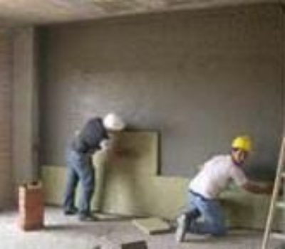 Panel aislante adherido