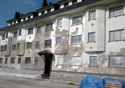 Fases de rehabilitación de edificio en Brañilin-Pajares